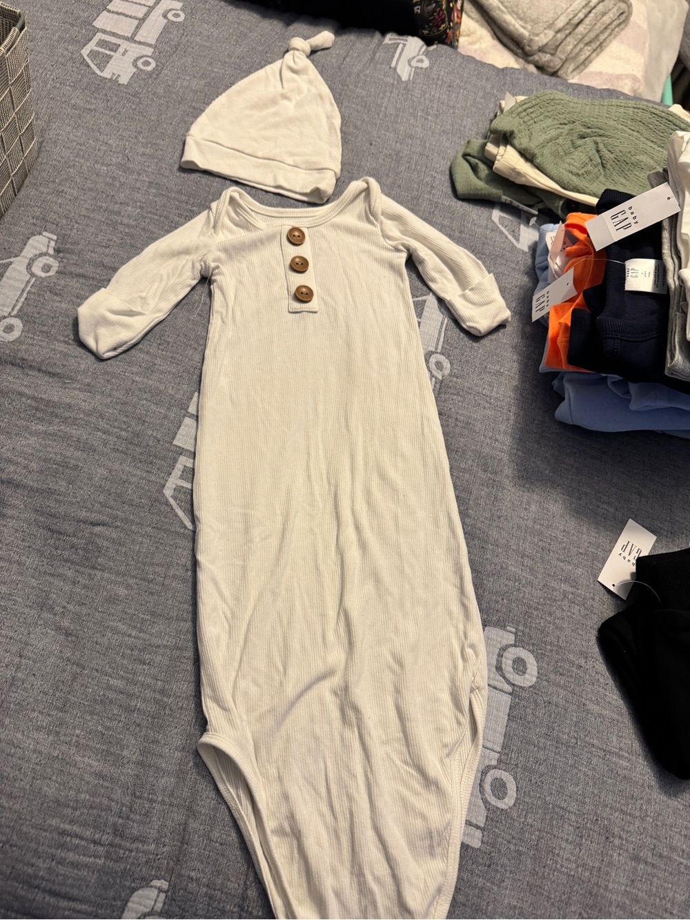 Caden Lane White Ribbed Baby Gown with Matching Knot Hat